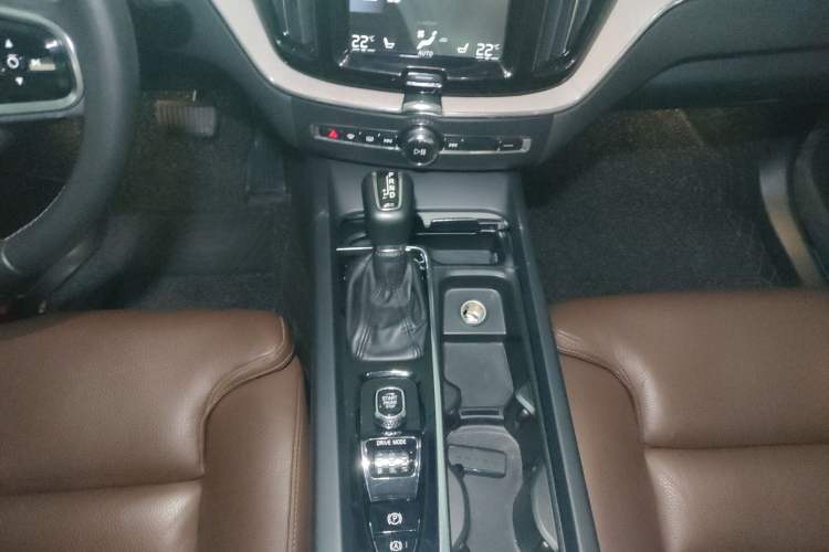 Used Volvo XC60 2021 T5 4x4 Smart Luxury Edition
