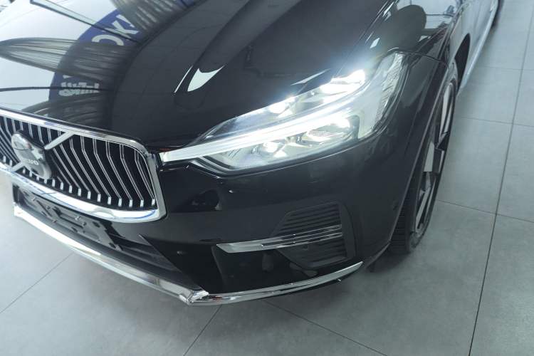 Used Volvo XC60 New Energy 2025 Plug-in Hybrid Long-Range All-Wheel Drive Smart Luxury Edition
