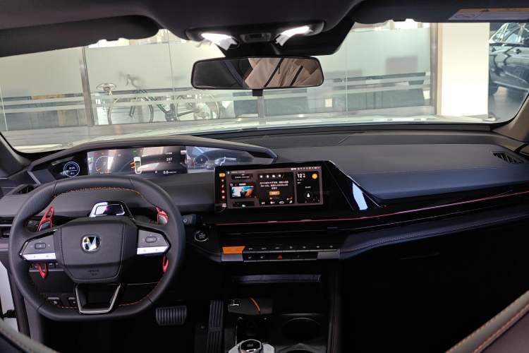 Used Changan UNI-V 2023 1.5T Prestige Model
