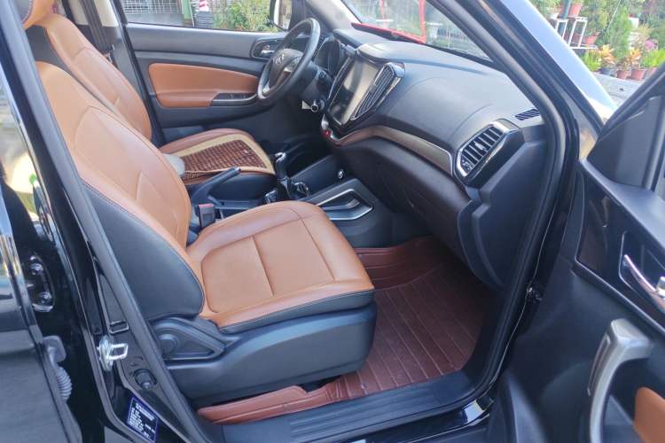 Used Oshan CX70 2016 1.6L manual luxury version
