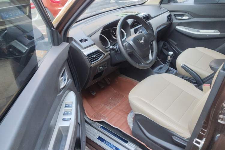 Used Wuling Hongguang 2019 1.5L S Comfort Edition China VI LAR
