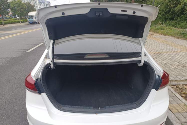 Used Hyundai Elantra 2016 1.6L Automatic ZhiXuan – Elite Version
