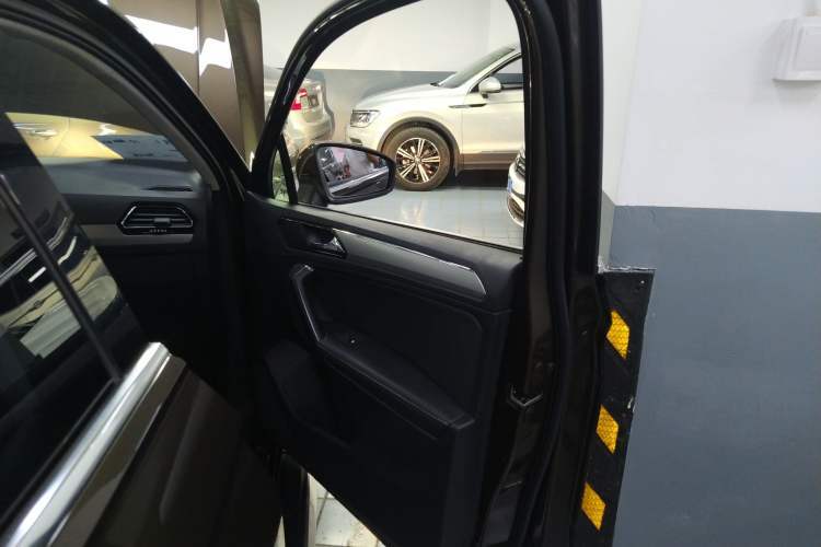 Used Volkswagen Tiguan L 2017 330TSI Automatic Two-Wheel Drive Luxury Edition