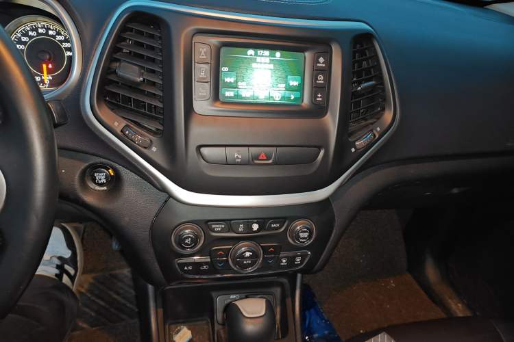 Used  Cherokee 2016 2.4L Leading Edition
