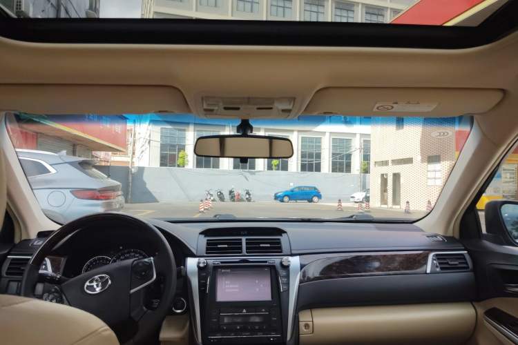 Used Toyota Camry 2015 2.5G Luxury Navigation Edition
