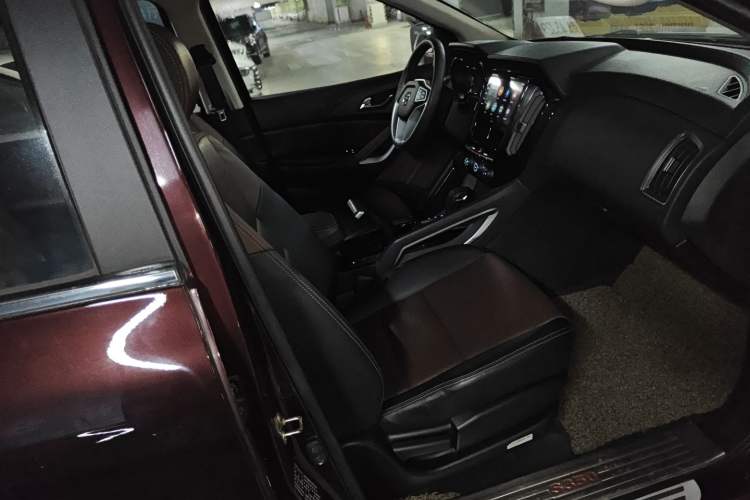 Used JMC Yusheng S350 2016 2.0T Automatic Two-Wheel Drive Gasoline Luxury Version with Sunroof 5 Seats
