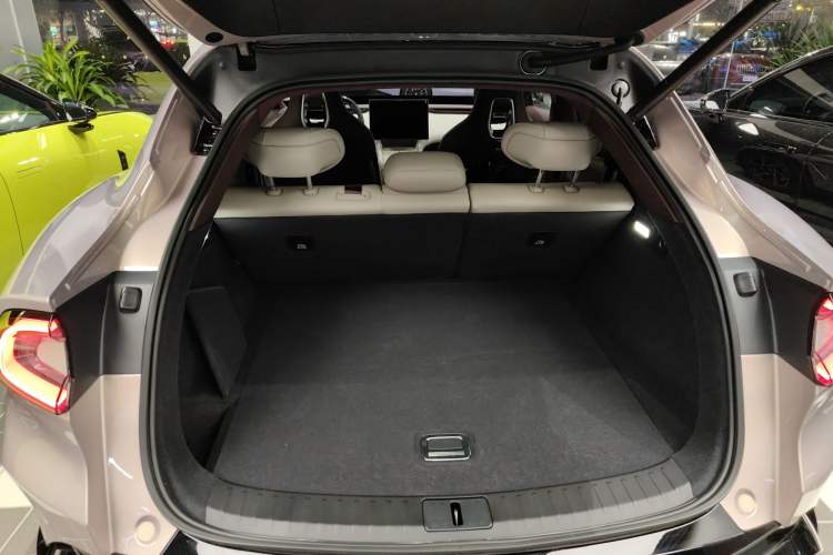 Used  YU7 2025 Ultra-Long Range High-Performance All-Wheel-Drive Max Edition