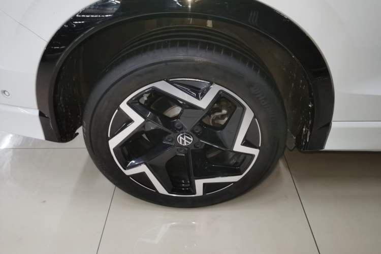 Used Volkswagen Tiguan L 2024 PRO 330TSI Two-Wheel Drive R-Line Smart Edition