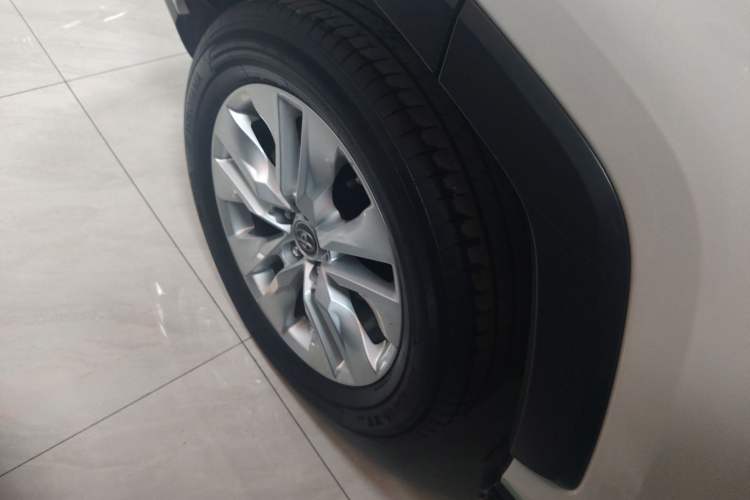 Used Toyota Wildlander 2022 Updated Version 2.0L CVT Two-Wheel Drive Leading Edition