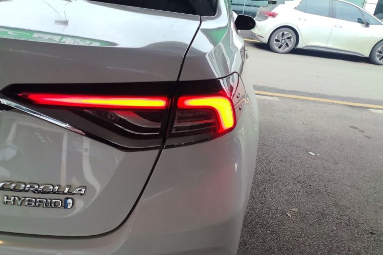 Used Toyota Corolla 2021 Dual-Motor 1.8L E-CVT Elite Edition
