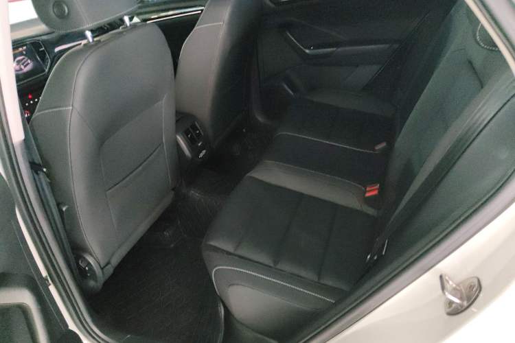 Used Volkswagen T-ROC 2021 280TSI DSG Two-Wheel Drive Comfort Connect Edition
