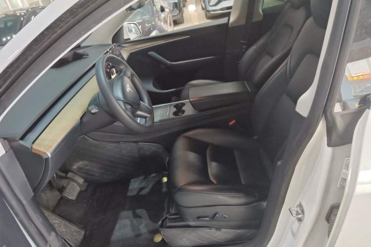 Used Tesla Model Y 2021 Long-Range All-Wheel-Drive Version 3D7