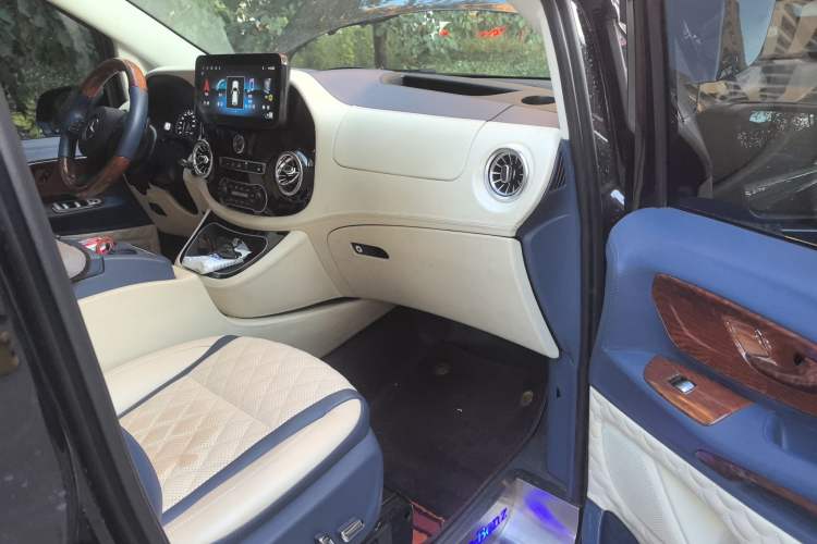 Used Mercedes-Benz Vito 2021 2.0T Elite Version 7 Seats
