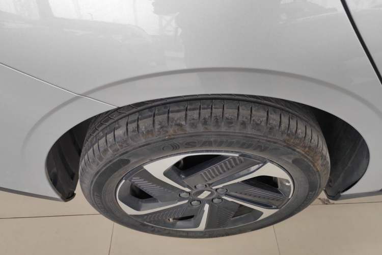 Used  L6 2025 EM-i 140km Starship Edition
