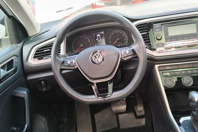 Used Volkswagen T-ROC 2018 230TSI DSG Two-Wheel Drive Advanced Version China V Standard
