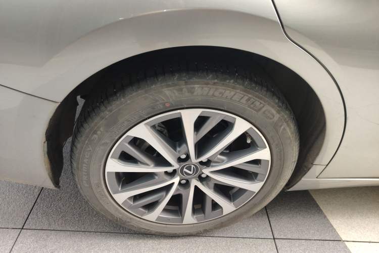 Used Lexus ES 2022 300h Excellence Edition
