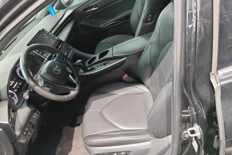 Used Toyota Avalon 2019 Dual-Engine 2.5L Luxury Edition China VI Standard
