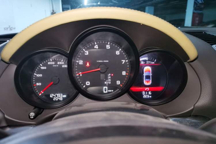 Used Porsche Boxster 2013 Boxster 2.7L
