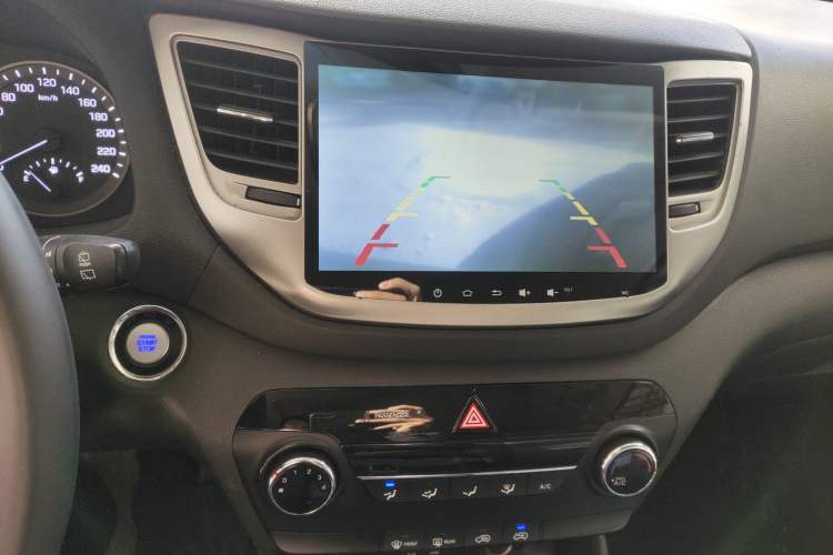 Used Hyundai Tucson 2015 2.0L Automatic Two-Wheel Drive Smart Version