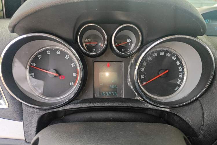 Used Buick Encore 2015 1.4T Automatic Two-Wheel Drive Urban Elite Version
