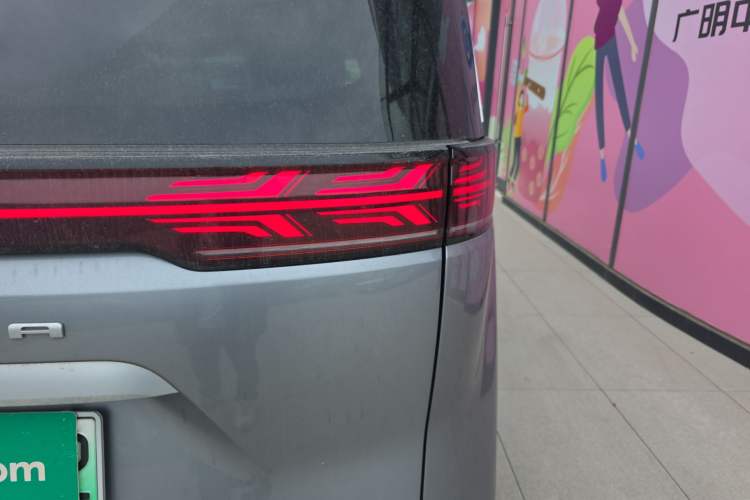 Used Denza D9 2022 DM-i 970 Four-Wheel Drive Flagship Model
