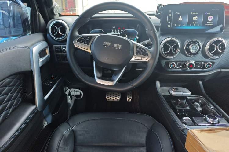 Used  BJ40 2023 2.0T Automatic Four-Wheel Drive Urban Hunter Edition Chivalrous Type