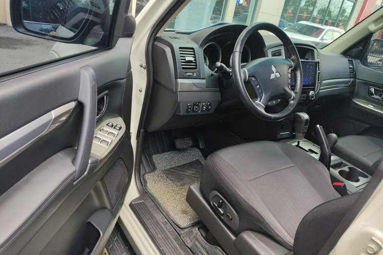 Used Mitsubishi Pajero (Parallel Import) 2020 3.0L Automatic Standard Edition

