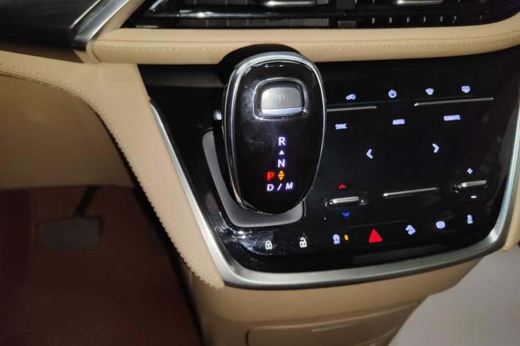 Used Buick GL8 2021 ES Land Cruiser 653T Luxury Edition
