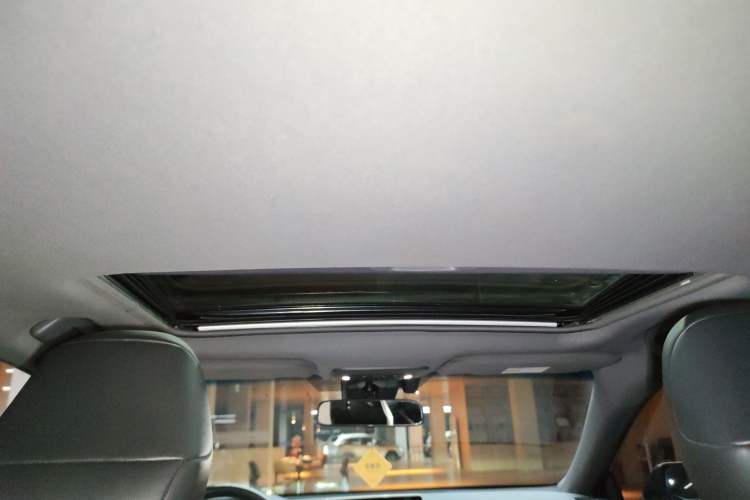 Used Toyota Avalon 2019 Dual-Engine 2.5L Luxury Edition China VI Standard
