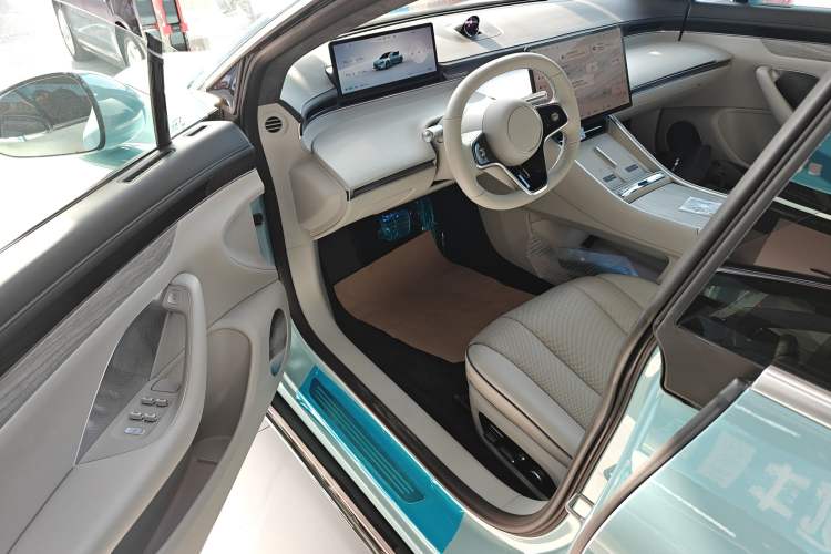 Used Hima Luxeed S7 2025 785 km Ultra
