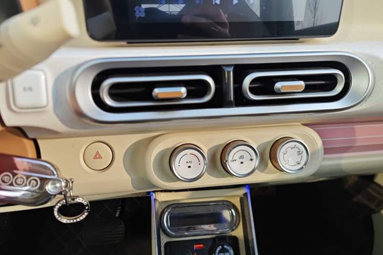 Used Wuling Hongguang MINIEV 2024 3rd Generation 215km Advanced Version
