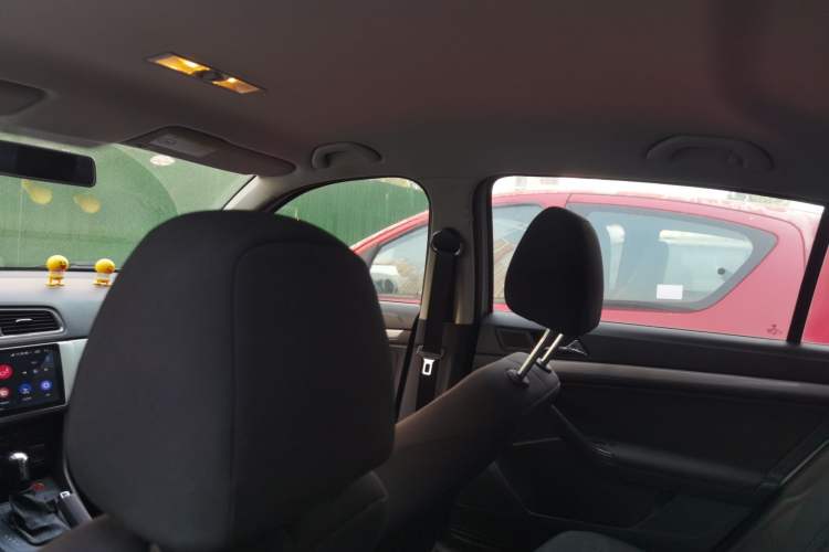 Used Volkswagen Lavida 2015 1.6L Automatic Fashion Edition
