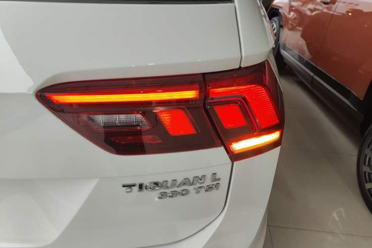 Used Volkswagen Tiguan L 2020 330TSI Automatic Two-Wheel Drive Smart Luxury Edition China VI Standard
