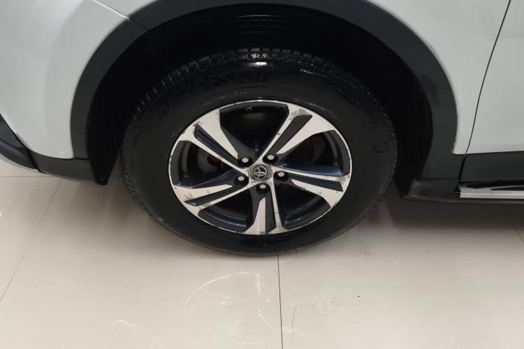 Used Toyota RAV4 2015 2.0L CVT Two-Wheel Drive Fashion Edition
