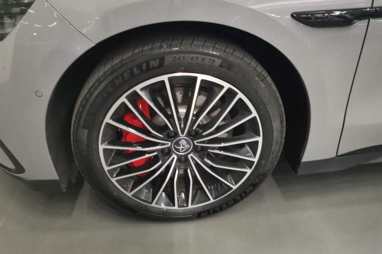 Used BYD Han 2025 EV with 701 km of Laser Radar-Enabled Intelligent Driving
