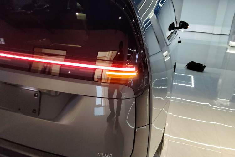 Used Li Auto MEGA 2025 Home Family Special Edition