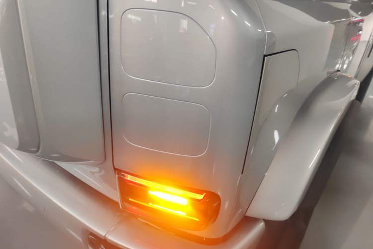 Used  V23 2025 401 Two-Wheel Drive Intelligent Driving Version
