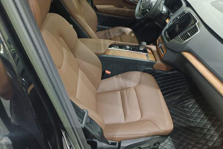 Used Volvo XC90 2023 B5 SmartDrive Luxury Edition 5 Seats
