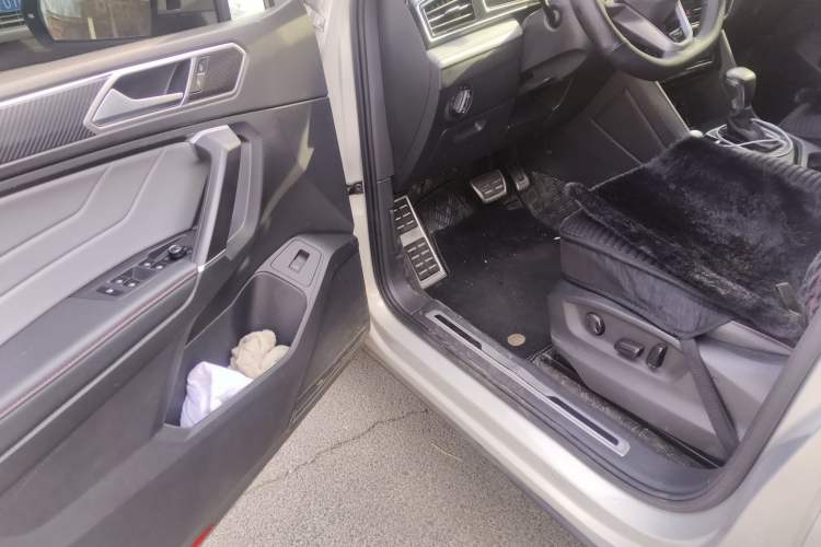 Used Volkswagen Tiguan L 2022 330TSI Automatic Two-Wheel Drive R-Line Flagship Edition
