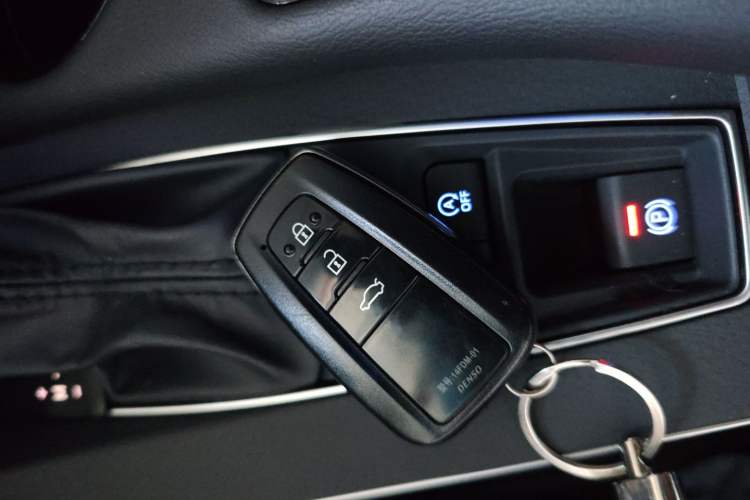 Used Toyota Avalon 2019 2.0L Luxury Edition China VI Standard
