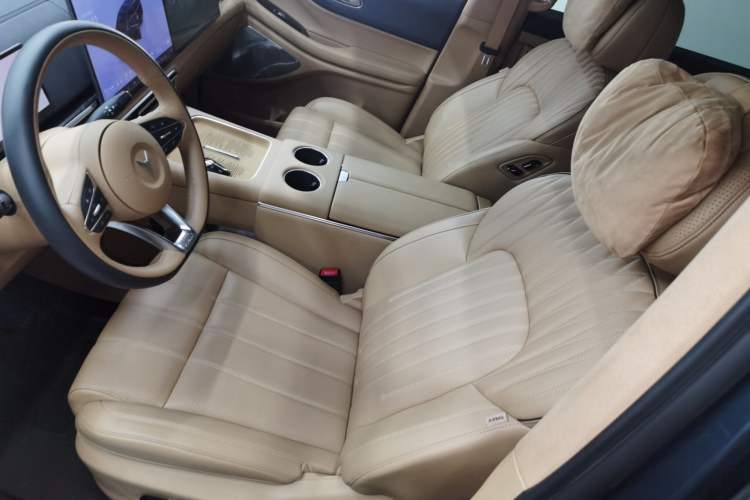 Used VOYAH Dream 2025 PHEV Four-Wheel-Drive Flagship Kunpeng Edition
