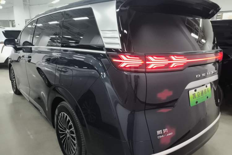 Used Denza D9 2022 DM-i 970 Four-Wheel Drive Flagship Model