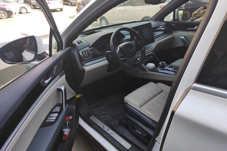 Used BYD Tang New Energy 2022 EV 635 km All-Wheel-Drive Flagship Model
