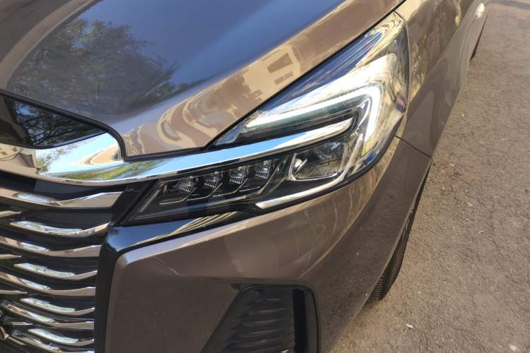 Used Buick GL8 2023 Facelifted Land Cruiser Executive Luxury Version
