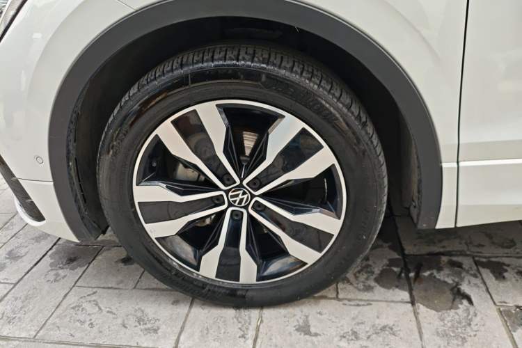 Used Volkswagen Tiguan L 2023 330TSI Automatic Two-Wheel Drive R-Line Enjoyment Edition
