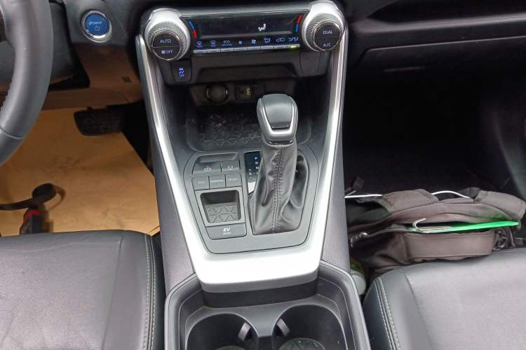 Used Toyota Wildlander 2022 Dual-Engine 2.5L E-CVT Two-Wheel Drive Luxury PLUS Edition
