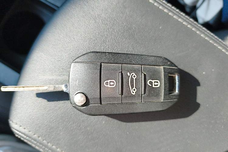 Used Peugeot 408 2022 1.6T Light-Chasing Edition
