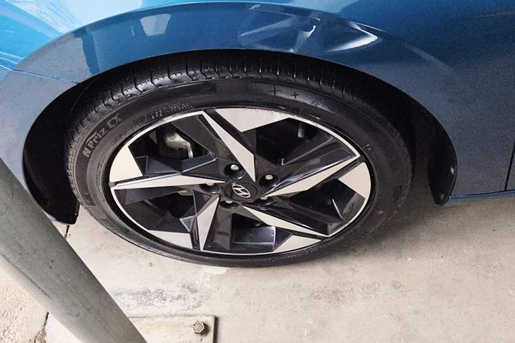 Used Hyundai Elantra 2021 1.5L CVT LUX Prestige Edition
