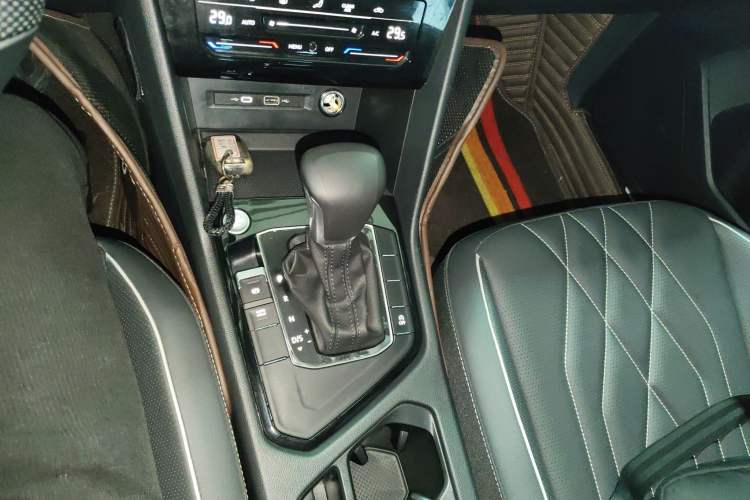 Used Volkswagen Tiguan L 2024 330TSI Automatic Two-Wheel Drive Smart Edition
