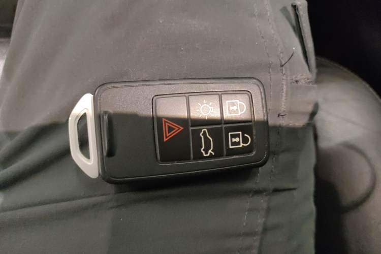 Used Volvo V40 2015 1.6T Zhiyi Edition
